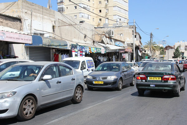 بالصور: أزمة مرورية وحركة تجارية وسياحية نشطة تشهدها مدينة يافا 